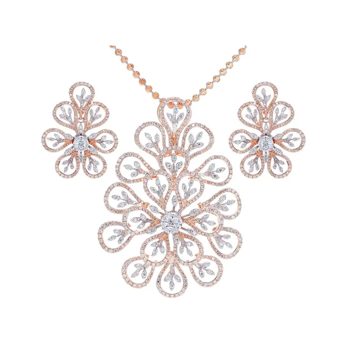4.09Ct VVS/FG Diamond Pendant Set in 18K Rose Gold