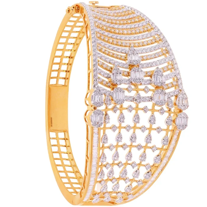 5.05Ct VVS/FG Diamond Bangle Bracelet in 18K Gold