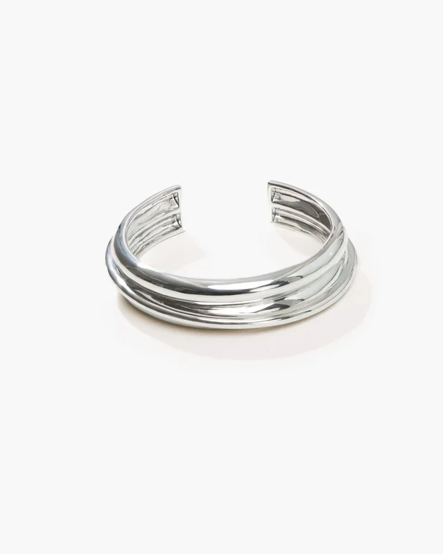 Brazaletes sobre brazaletes en plata