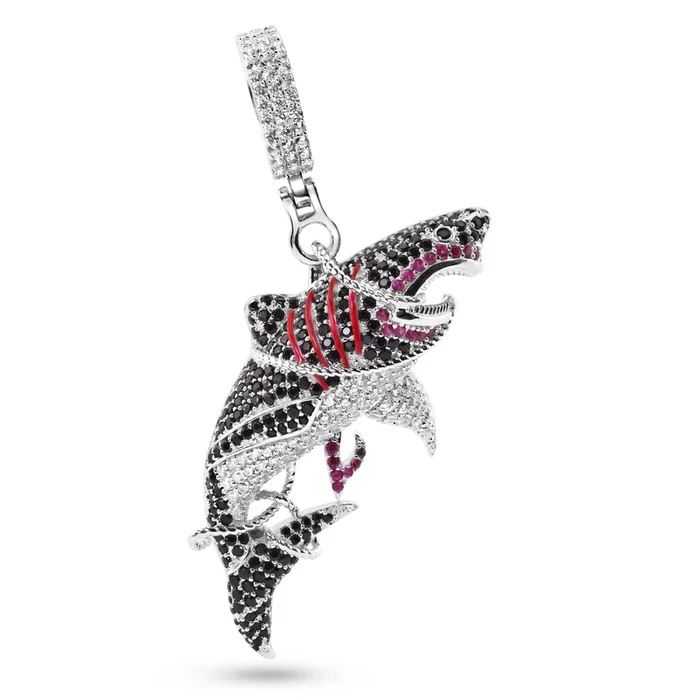 Colgante de tiburón enredado en plata de ley 925 rodiada con circonitas negras, rojas y transparentes – SLP00405
