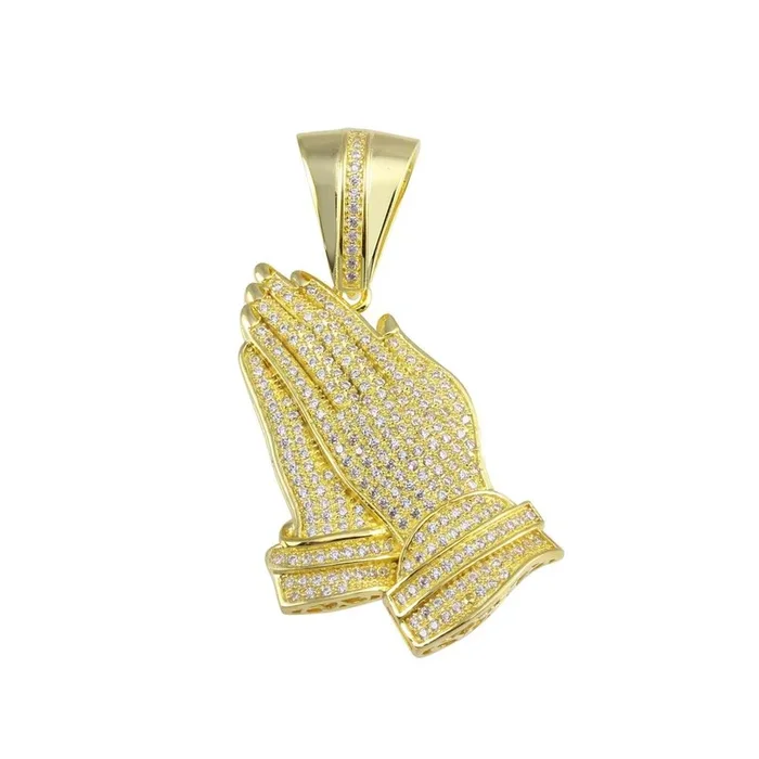 Colgante hip hop con circonitas cúbicas y mano en oración en plata de ley 925 bañada en oro – SLP00152GP