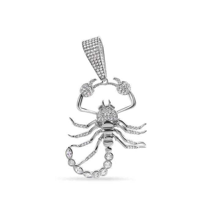 Colgante pequeño de escorpión con circonitas cúbicas transparentes en plata de ley 925 rodiada – GMP00154