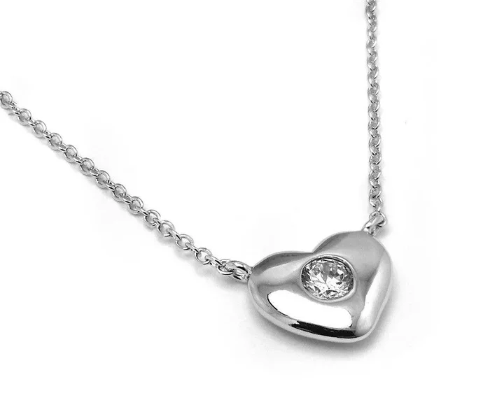 Collar con colgante de corazón macizo chapado en rodio de plata 925 con circonita cúbica – BGP00946