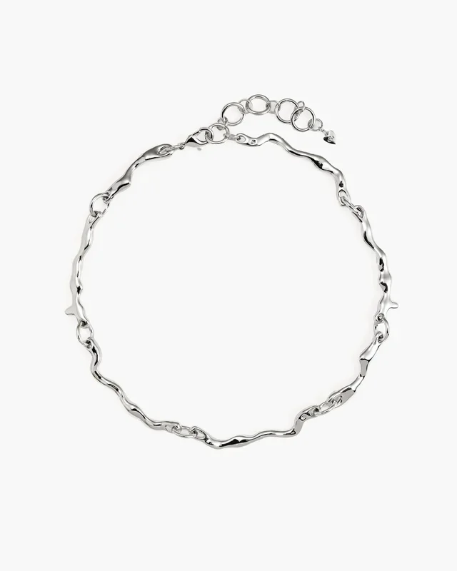 Collar de plata fundida