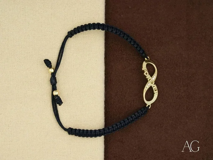 Eternal elegance: 18k gold infinity bracelet