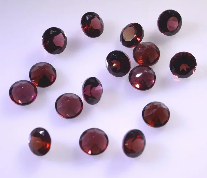 Garnet 1PC Medium 9×9 MM Round Faceted Red Lustrous Semi Precious Gems