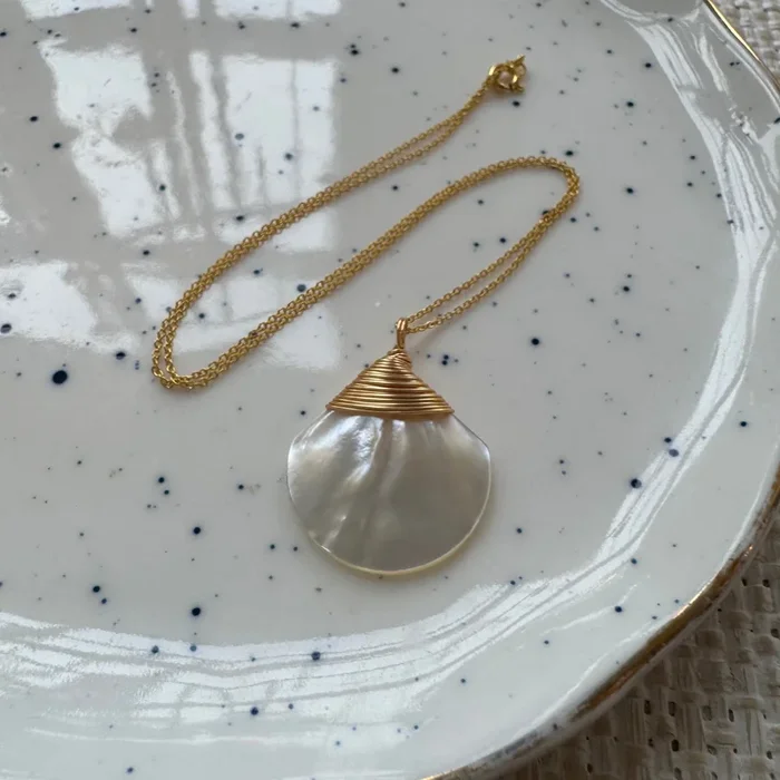 Glossy Mother-of-Pearl Necklace