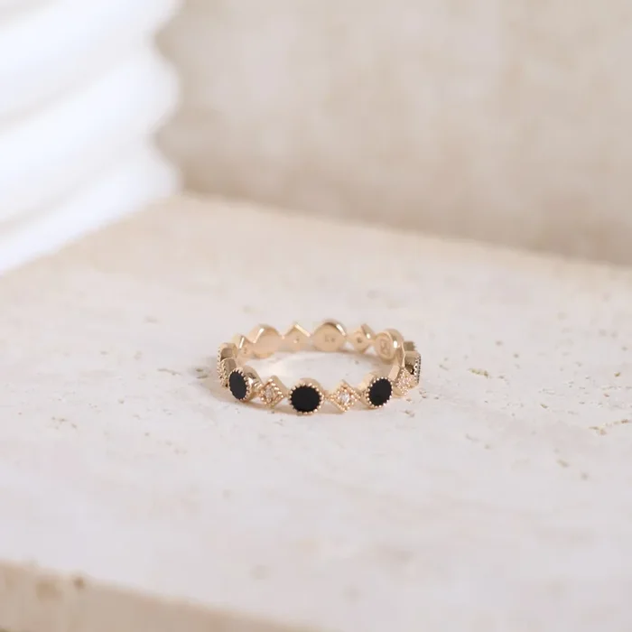 Goa thin ring with oval links, black enamel and zircons gold-plated