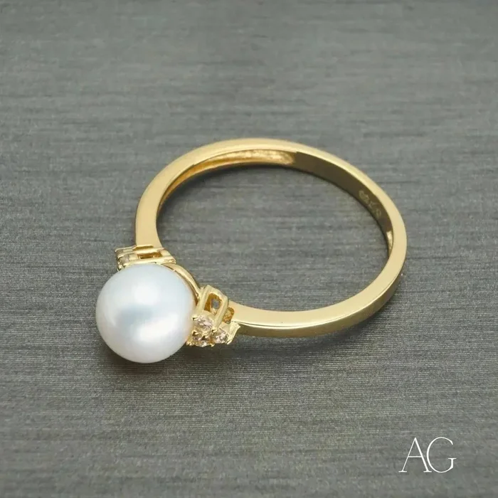 Golden Elegance: Stunning 7mm Pearl Ring