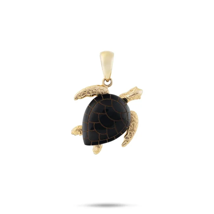 Honu Black Coral Pendant in Gold – 19mm