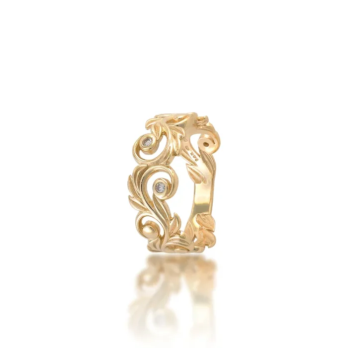 Living Heirloom Ring in Gold with Diamonds – 8mm