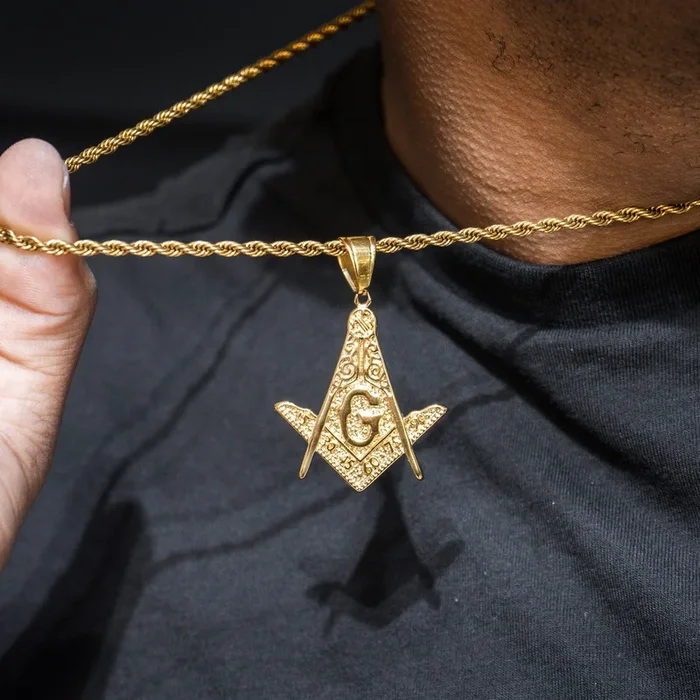 Mens Jewelry – Gold Mason Pendant | 9.5 Grams