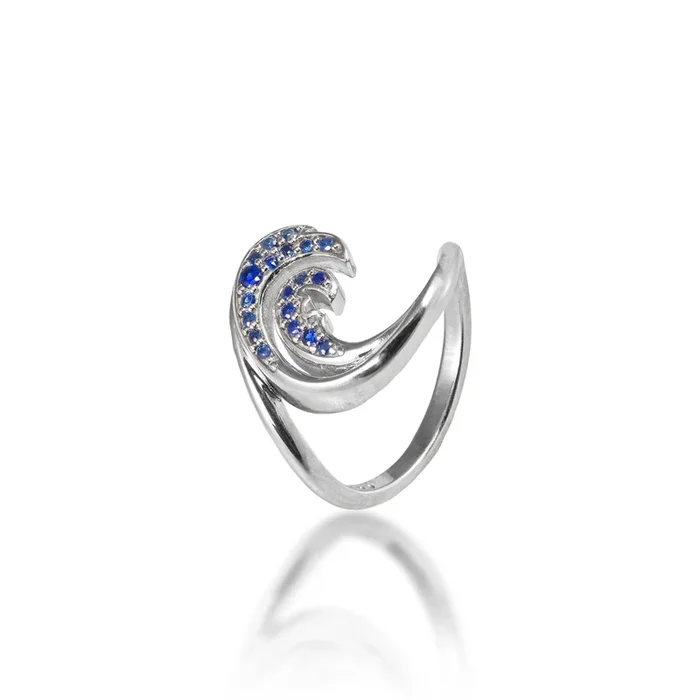 Nalu Ring in White Gold with Blue Sapphires – 15mm