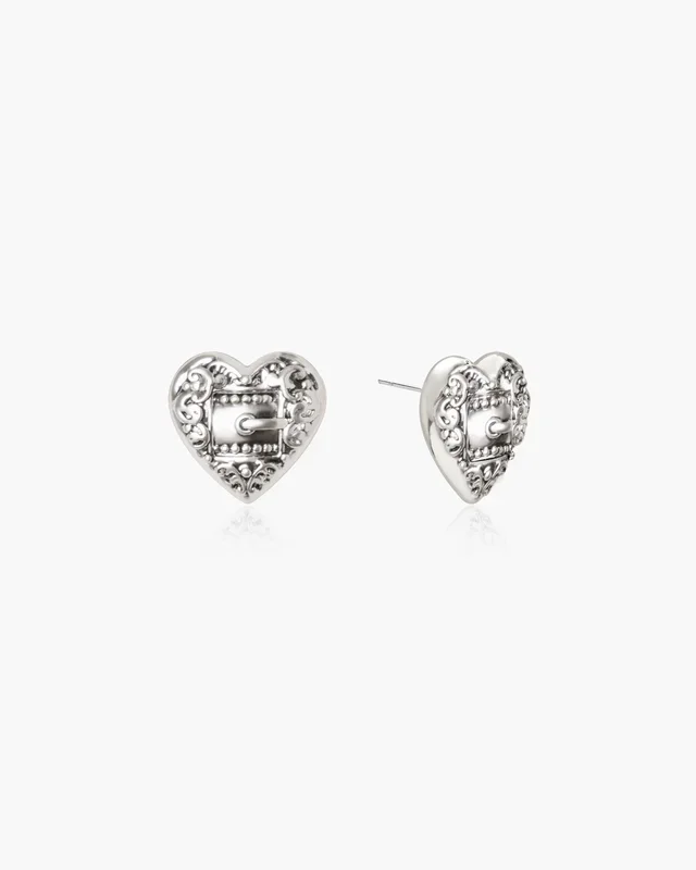 Orecchini a bottone con cuore e cintura in argento