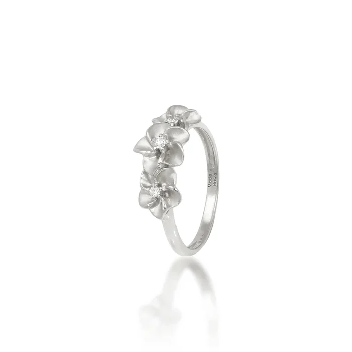 Plumeria Ring in White Gold with Diamonds – 8mm