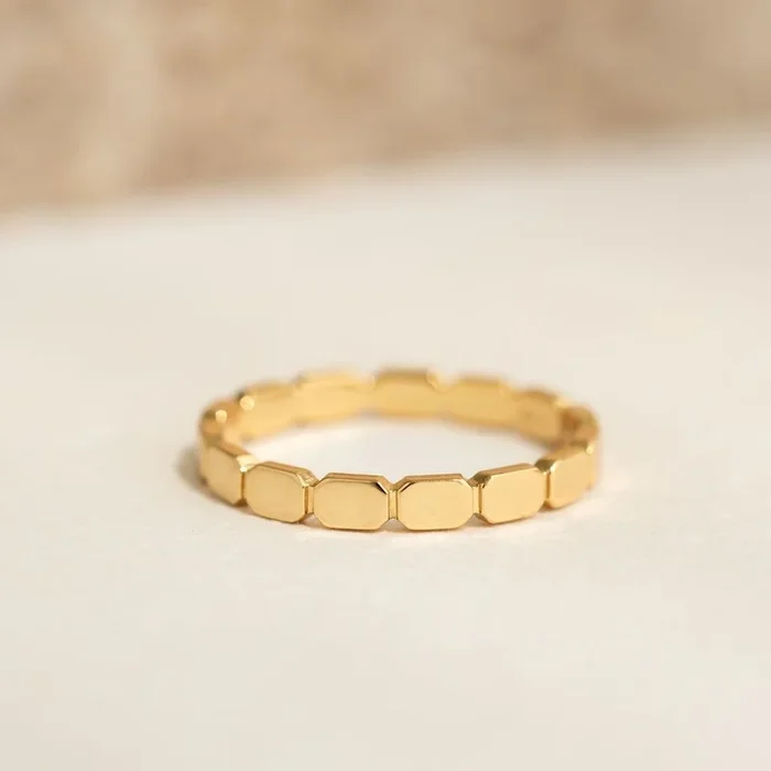 Ribbed Gold Ring – Mika