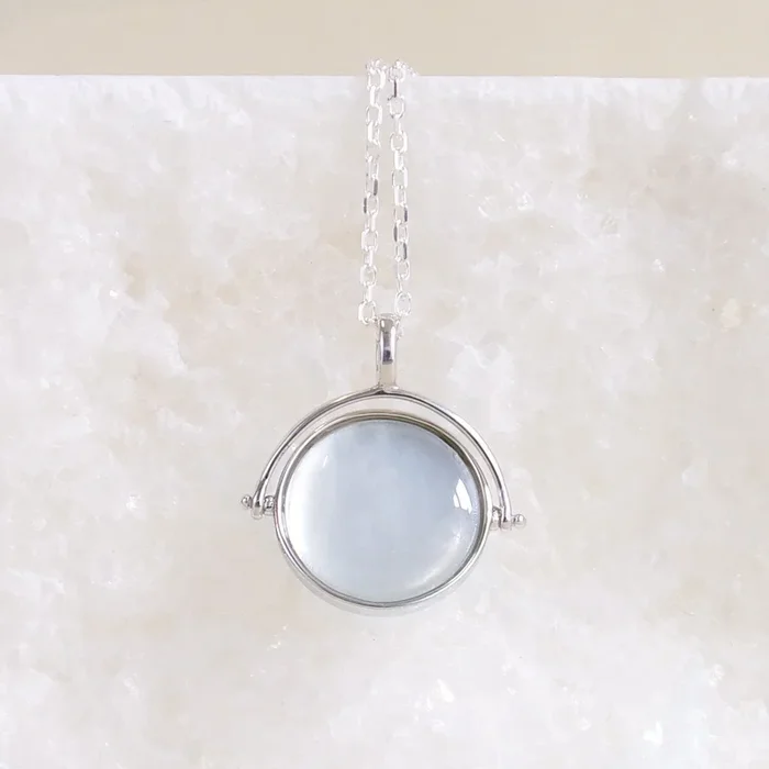 Suki medal pendant 15mm Mother-of-pearl sterling silver to engrave