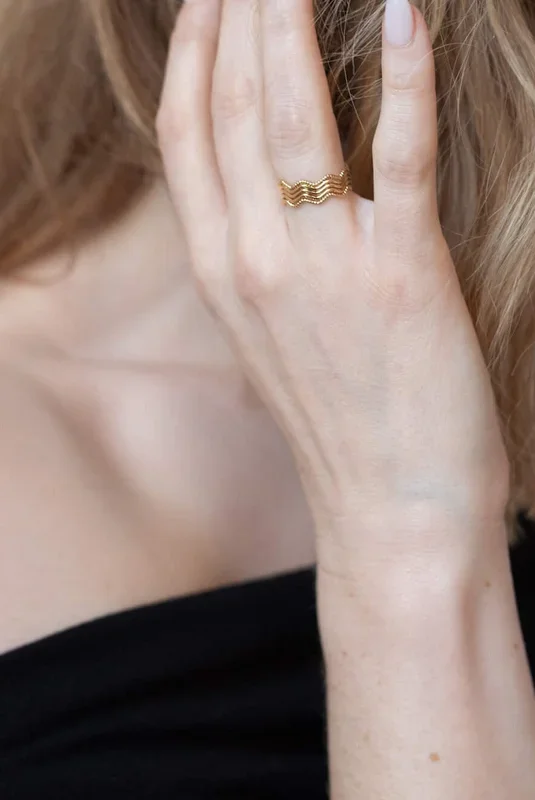 The Wavy Ring
