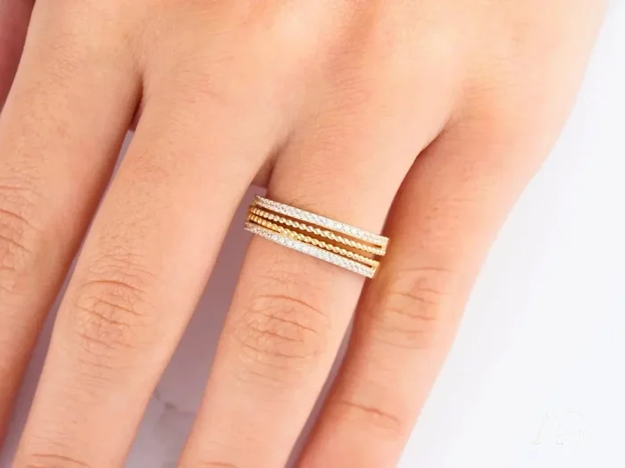 Timeless beauty: 18k yellow gold cz half-round ring for elegance